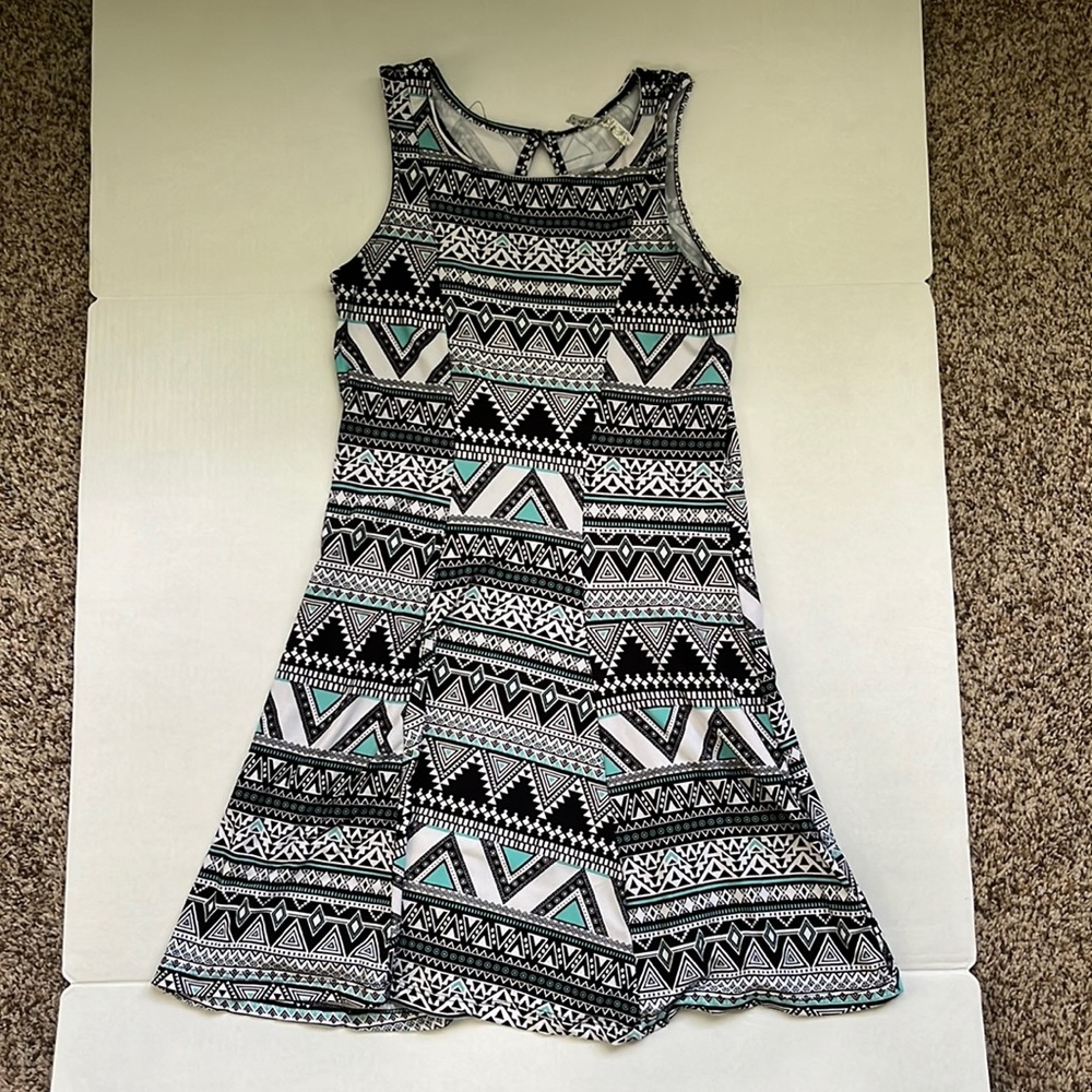 Mudd XS sleeveless skater dress